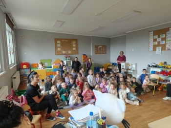 hYQRr3_j