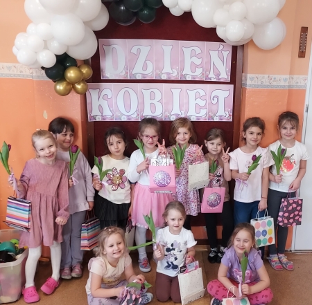 DZIEŃ KOBIET W PRZEDSZKOLU