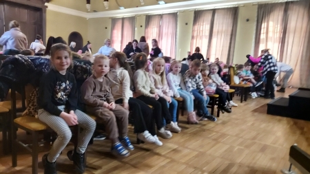 WYCIECZKA NA TEATRZYK DO DOMU KULTURY W RAWICZU