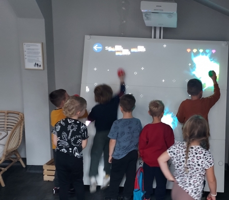 Wycieczka do Multibiblioteki w Rawiczu